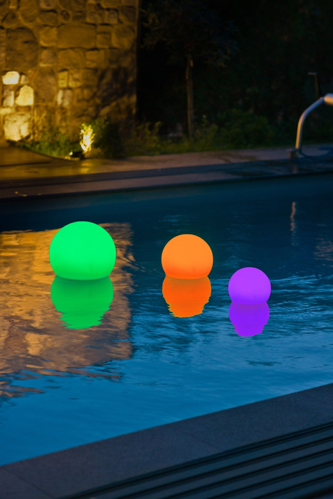 solar_lichtbol_-_drijvend_-_rgb_led_-_oplaadbaar_-_25cm._3